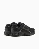zapatillas-nike-zoom-vomero-5-hf1553-001-5_6_11zon.jpg