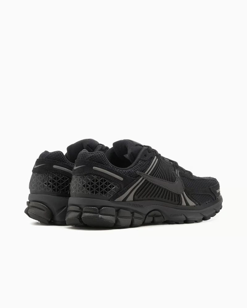 zapatillas-nike-zoom-vomero-5-hf1553-001-5_6_11zon.jpg