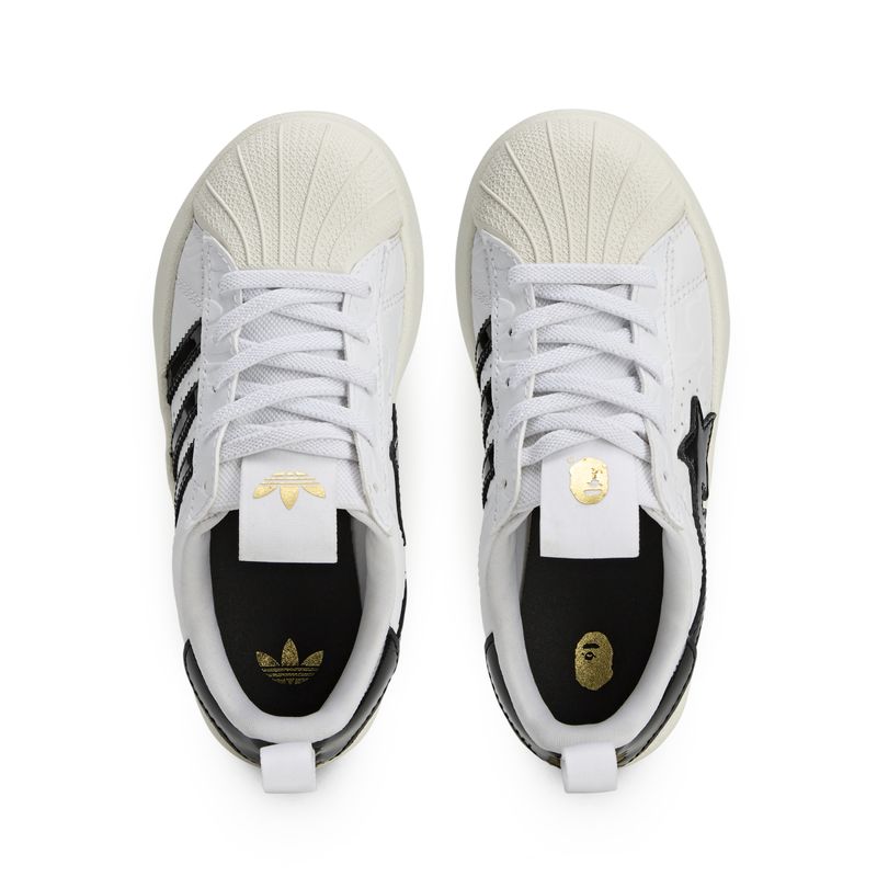 JQ2400_3_FOOTWEAR_Photography_Top Portrait View_white.jpg