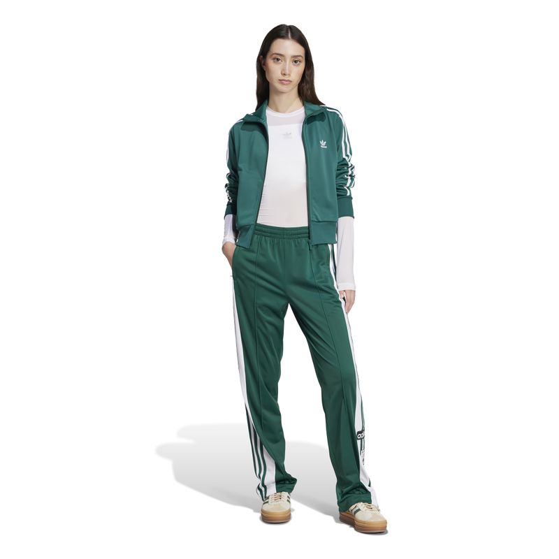 JC8262_4_APPAREL_On-Model_Walking-View_white.jpg