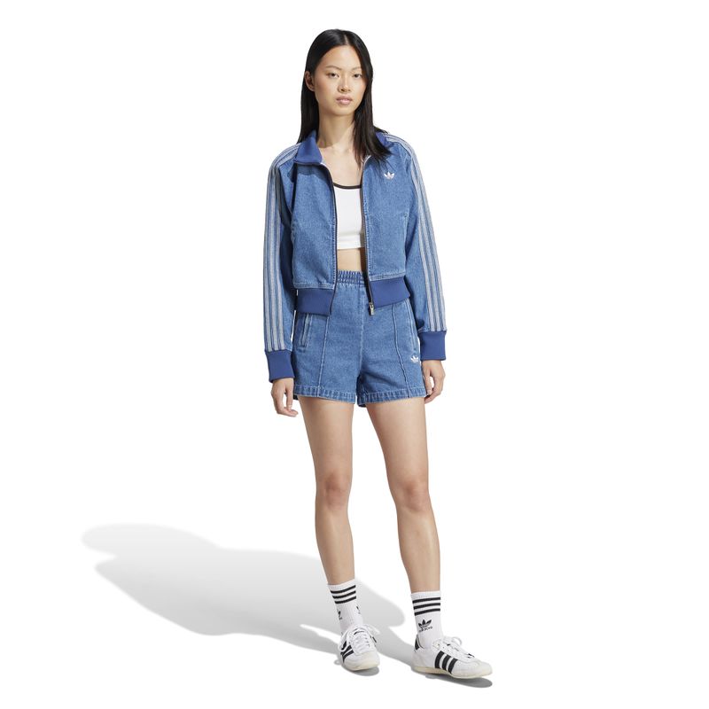 JD2570_4_APPAREL_On Model_Walking View_white.jpg