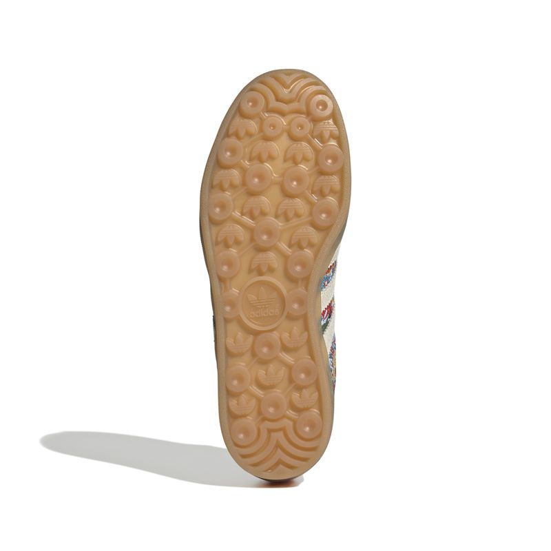 JP5309_4_FOOTWEAR_Photography_Bottom View_white.jpg