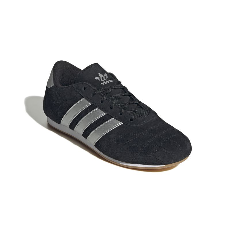 JQ0557_6_FOOTWEAR_Photography_Front Lateral Top View_white