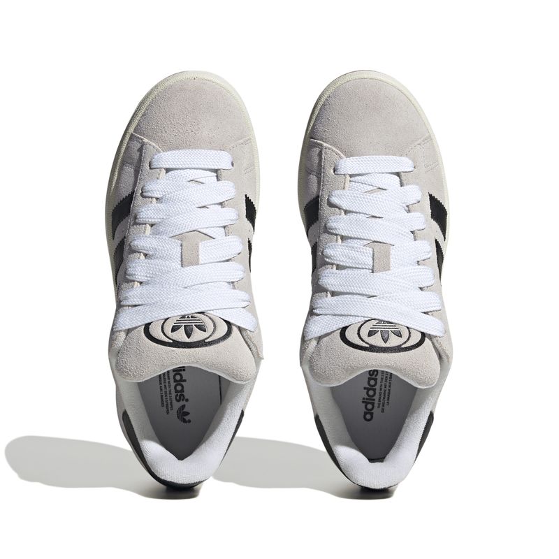 GY0042_3_FOOTWEAR_Photography_Top Portrait View_white