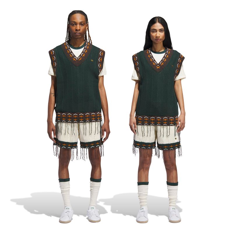 JP1606_10_APPAREL_On Model_Standard Unisex Pair Shot_white